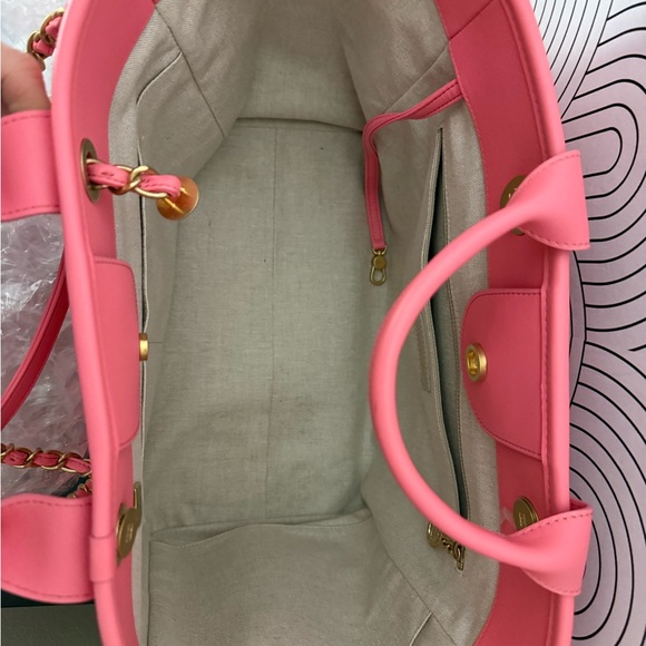 RARE!! Chanel Deauville Medium Tote Bag - Picture 5 of 10